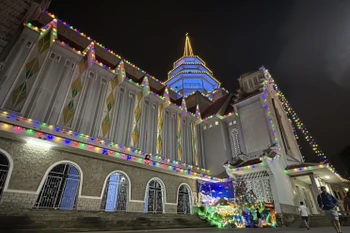 Хюэ сияет в ожидании мирного Рождества