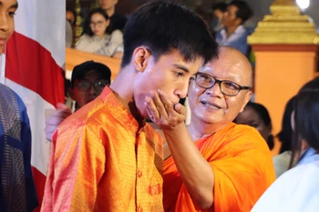 Город Кантхо провёл церемонию поклонения Луне народа Кхмеров