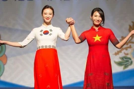 День предпринимателей Вьетнама и фестиваль Аозай в Сеуле, Южная Корея, организованный Союзом вьетнамских женщин в сотрудничестве с посольством Вьетнама в Корее по случаю Дня вьетнамской женщины, 20 октября 2019 г. (Фото: Phunuvietnam.vn)