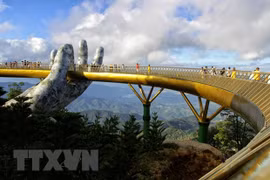 Кауванг (Золотой Мост) на курорте Sun World Ba Na Hills в Дананге (Фото: ВИА)