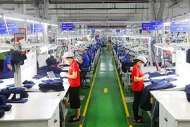 Швейные изделия производятся рабочими компании Apparel Far Eastern Vietnam в провинции Биньзыонг. (Фото: ВИА) 