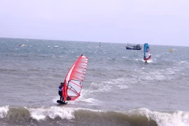 Турнир по виндсерфингу "Fun Cup 2019" в Биньтхуане. (Фото: Хонг Хиеу /ВИА)