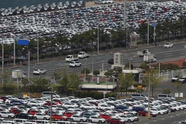 Автомобили автопроизводителя Hyundai в порту города Ульсан РК (Фото: Yonhap / ВИА)