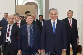 Генеральный секретаь ЦК КПВ, Президент государства То Лам (справа) встречается с Виолой Амхерд, Президентом Швейцарской конфедерации и главой Федерального департамента обороны, гражданской защиты и спорта (Фото: ВИA)