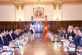 Премьер-министр Вьетнама Фам Минь Тьинь провел переговоры с президентом Доминиканской Республики Луисом Абинадером Короной утром 20 ноября (по местному времени) в рамках своего официального визита в карибскую страну. (Фото: ВИA)