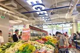 Покупатели в супермаркете Winmart. (Фото: ВИA)