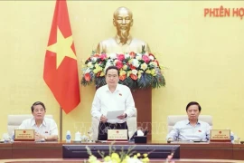 Председатель НС Чан Тхань Ман выступает на закрытии 34-го заседания Постоянного комитета Национального собрания. (Фото: ВИА)