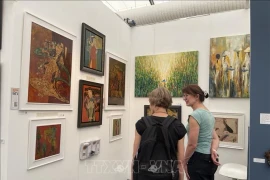Работы 14 вьетнамских художников представлены на выставке Affordable Art Fair 2024, которая проходит в Лондоне с 8 по 12 мая (Фото: ВИA)