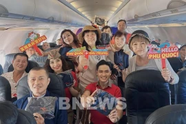 Пассажиры рейса авиакомпании Vietjet в Фукуок. (Фото: ВИA)