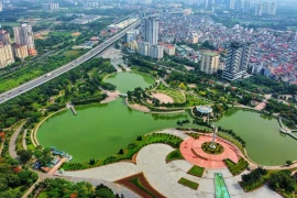 Озеро в парке Хоабинь, район Нам Ты Лием. (Фото: ВИА)