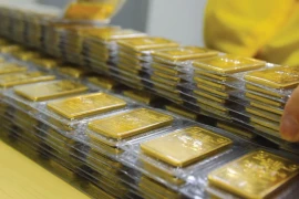 Цены на золото на внутреннем рынке резко выросли и достигли 90 миллионов донгов (более 3 500 долларов США) за таэль. (Фото: tapchicongthuong.vn) 