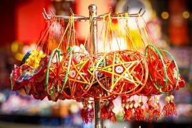 Сегодня традиционные игрушки Середины осени выпускаются в различных размерах, чтобы удовлетворить предпочтения и запросы покупателей. (Фото: ВИА)
