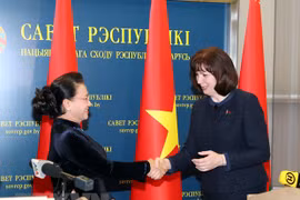 Председатель Национального Собрания Нгуен Тхи Ким Нган и Председателем Совета Республики Беларуси Наталия Кочанова на пресс-выходе после беседы. (Фото: Чонг Дык/ВИА)