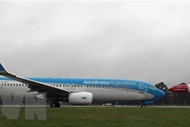 Самолет авиакомпании Aerolineas Argentinas на взлетно-посадочной полосе в аэропорту имени Хорхе Ньюбери в Буэнос-Айресе, Аргентина. (Фото: AFP / ВИА)