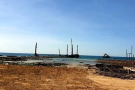 Завершена расчистка площадки для строительства энергоцентра Ca Na LNG в Ниньтхуане. (Фото: thanhnien.vn)