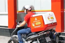 Многие компании изменяют способы доставки товаров во время режима социального дистанцирования. (Фото опубликовало ВИА)
