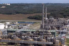 Нефтеперерабатывающий завод Зунгкуат (Dung Quat), управляемый нефтеперерабатывающей и нефтехимической компанией Binh Son, в центральной провинции Куанг Нгай (Фото: ВИА)