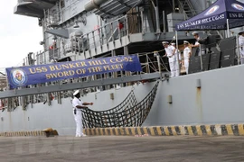 Корабль USS Bunker Hill (CG52) пришвартовался в порту Тьенса, город Дананг. (Фото: Куок Зунг/ВИА)