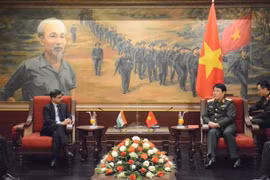 На встрече (Фото: Вьетнамская народная армия)