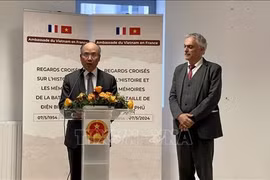 Посол Вьетнама во Франции Динь Тоан Тханг выступает на мероприятии. (Фото: ВИА)