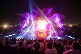 Мультимедийное шоу "Поцелуй моря" привлекает туристов на Фукуок (Фото: nhandan.vn)