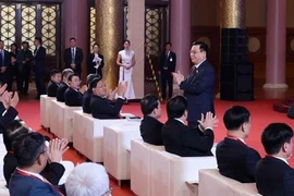 Председатель Национального собрания Выонг Динь Хюэ принимает участие в семинаре в Пекине 9 апреля. (Фото: ВИA)