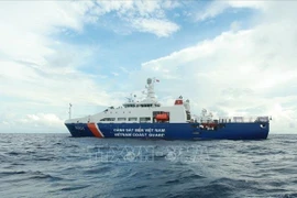 Судно береговой охраны 8001 (морское командование 3) является крупнейшим во Вьетнаме с большим количеством современного оборудования, работающим в водах Чыонгша (Спратли) Вьетнама. (Фото: ВИА)