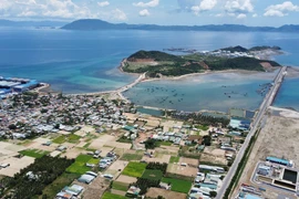 Экономическая зона Ванфонг имеет площадь около 150.000 га, из которых водная поверхность составляет около 80.000 га, материк и острова — около 70.000 га. (Фото: ВИА)