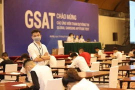 Экзамен в компании Самсунг по набору новых работников. (Фото: Корр./Vietnam +)