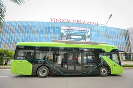 Представитель VinBus сказал, что изучается пилотная система электронных билетов, диверсифицируя способы безналичной оплаты (картами, электронными кошельками, QR-код ...). (Фото: Минь Шон / Vietnam +)