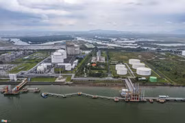 Газохранилище расположено в удобном месте на пути от порта Каймеп - Тхивай, подходящем для приема газовозов/ (Фото: Zingnews)