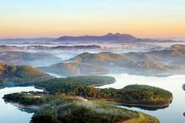 Туристическая зона озера Туенлам, вид сверху. (Фото: ВИА)