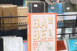 Книга “Вавилон: вокруг света на 20 языках” - это работа автора Гастона Доррена, голландского лингвиста. (Фото: Нья Нам)