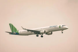 Самолет Embraer 195 авиакомпании нового поколения Bamboo Airways используется для прямых перелетов в Кондао. (Фото: Сотрудник/Vietnam +)