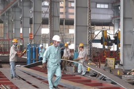 Предприятия готовят производственные и бизнес-планы, чтобы минимизировать влияние эпидемии. (Фото: Дык Зюи/Vietnam +)