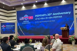 Посол США во Вьетнаме Марк Э. Кнаппер выступает на праздновании 20-летнего юбилея ПЕПФАР в Ханое. (Фото: Vietnam+)