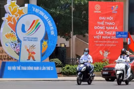 Перекресток Лиеужай с плакатами о SEA Games 31. (Фото: ВИА)