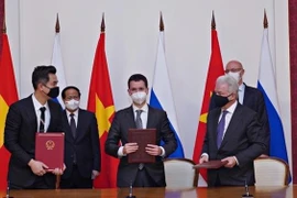 Группа T&T подписала меморандум о взаимопонимании с Фондом прямых инвестиций Российской Федерации (РФПИ) и Группой Биннофарм о передаче производственных технологий и создании нового завода по производству вакцины Спутник V. (Фото: ВИА)