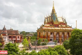 Пагода Госитарам, построенная в 1860 году на территории площадью 4 гектара, имеет многие типичные черты кхмерской буддисткой архитектуры, такие как: главный зал, лекционные залы, ступы, школы, охрана ... Главный зал высотой 36 м с площадью 427 м2, построе
