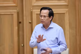 Министр труда, инвалидов и социальных дел обсуждает строительство системы социальной защиты в 2022 году. (Фото: ВИА)