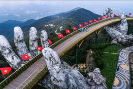 Золотой мост в туристическом комплексе Bà Nà Hills. (Фото: ВИА)