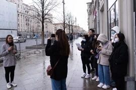 Вьетнамские студенты в России снимают видеоролики о президенте Хо Ши Мине. (Фото: ВИА)