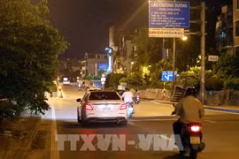 Во второй половине дня Ханой снял все 39 пропуксно-контрольных пунктов в "первую зону", развернутых с 4 сентября в связи с мерой усиленного социального дистанцирования. (Фото: ВИА)
