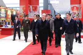 Товарищ Чан Куок Выонг, член Политбюро, Постоянный член Секретариата ЦК КПВ, инспектирует подготовку в Национальном конференц-центре. Фото: ВИА