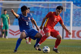 Ле Ван Суан (15) забил единственный гол для сборной Вьетнама U23. (Фото: webthethao.vn)