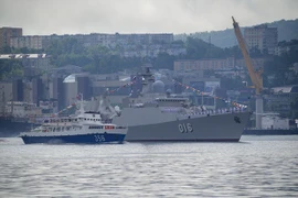Вьетнамское судно 016- Куанг Чунг на параде в честь Дня ВМФ во Владивостоке 25 июля (Фото: ВИА) 