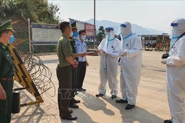 Компетентные силы в Дьенбьене передают нелегальных мигрантов китайским властям (Фото: ВИА)
