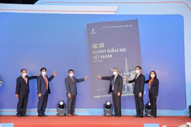 На церемонии открытия книги по истории нефтегазовой отрасли Вьетнама. (Фото: ВИА)