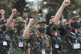 Офицеры-медики и студенты Военно-медицинского университета (Фото: ВИА)