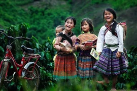 Девушки этнической группы во Вьетнаме (Фото: vietnamnet.vn)